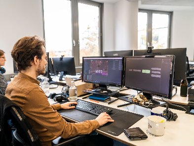 Технології, платформи, завдання — що драйвить геймдев-фахівців в роботі. Опитування Pingle Game Studio