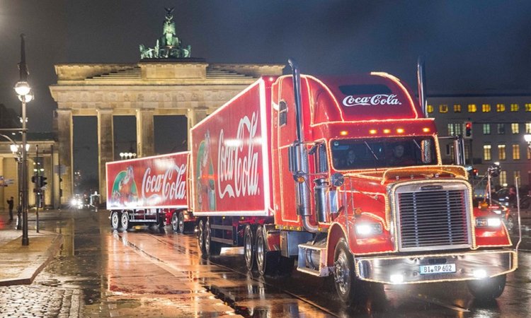 У дев'яностих і зараз: як змінювалися вантажівка Coca-Cola та новорічні дудли Google