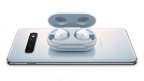 Бездротові навушники Samsung Galaxy Buds визнали кращими за Apple AirPods Pro