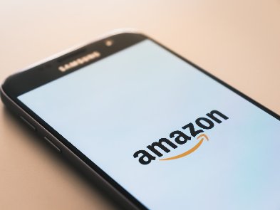 Топменеджер Amazon назвав міфом те, що технології забирають робочі місця