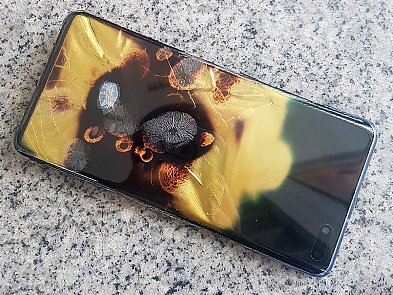 Samsung Galaxy S10 5G воспламенился. Производитель винит пользователя