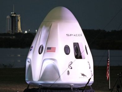 Falcon 9 с космическим кораблем Crew Dragon и четырьмя астронавтами стартовал с мыса Канаверал