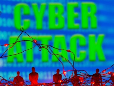 Нові кібератаки через розсилання небезпечних файлів – зловмисники використовують теми штрафів від податкової та ядерного тероризму