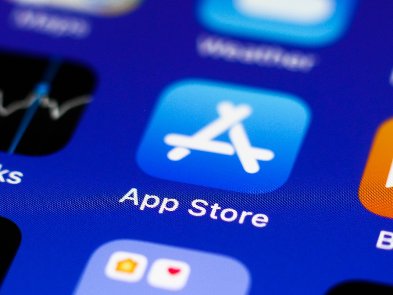 Apple дозволить власникам iPhone завантажувати додатки  зі сторонніх магазинів