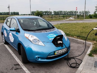 Все новые парковки в Украине будут с зарядками для электромобилей