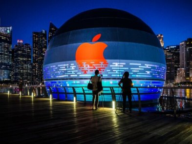 Первый в мире плавающий магазин Apple