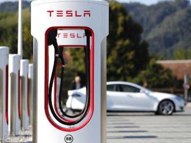 Tesla відкриває в Україні кілька зарядних станцій Supercharger