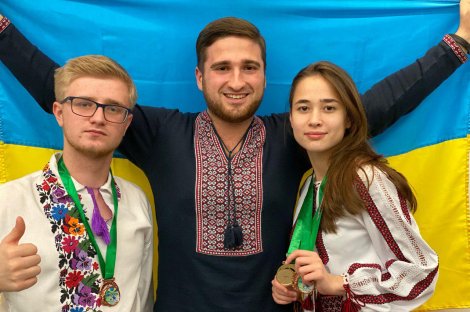 Украинские школьнки получили золото и бронзу на научном конкурсе в Бразилии