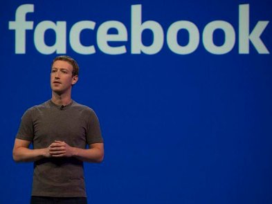 Цукерберг: "Facebook стал неуправляемым"