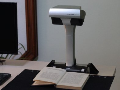 Харьковские айтишники подарили Юракадемии суперсовременный книжный сканер