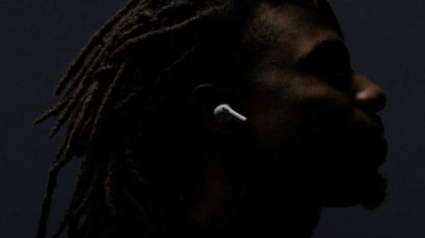Apple може представити нові бездротові навушники AirPods Lite