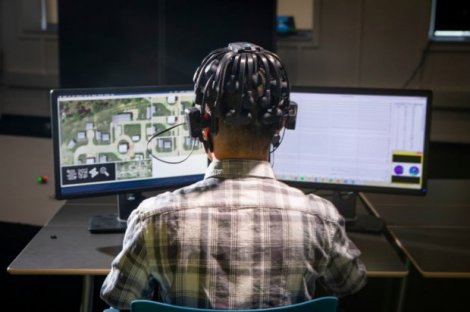 Американські геймери вчать штучний інтелект керувати роєм військових роботів
