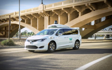Будущее — уже на пороге: Waymo анонсировала запуск настоящего сервиса роботакси — без страхующих водителей