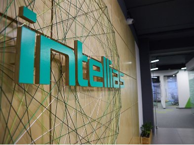 Intellias запустив благодійну Instagram-маску для підтримки жінок