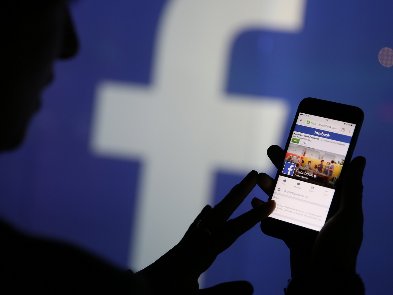 Facebook требует документы за политическую рекламу в Украине