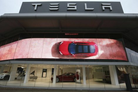 Tesla вынуждена открыть свои официальные дилерские центры в крупных городах
