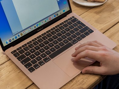 Apple сдалась и откажется от многострадальной клавиатуры в MacBook