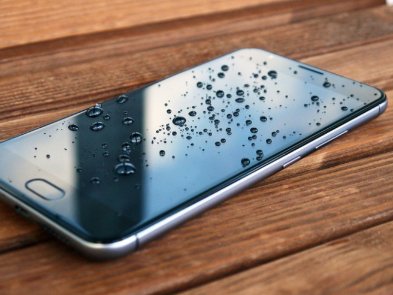 Науковці розробили антибактеріальне покриття для смартфонів: деталі