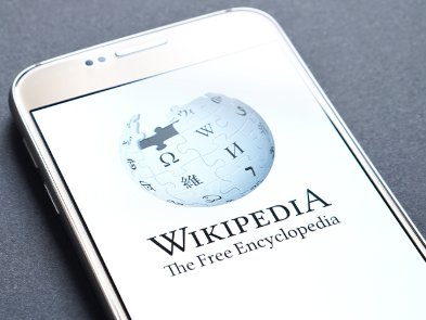 Википедия решила бороться  с фейками и буллингом