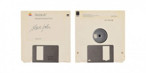 Дискету для Apple Macintosh оцінили в 7 500 доларів