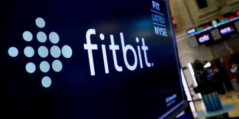 Сильный ход. В Google планируют купить производителя умных часов Fitbit