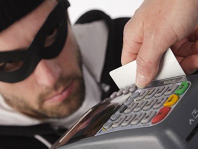Афера с банковскими картами: технологии помогли 23-летнему мошеннику