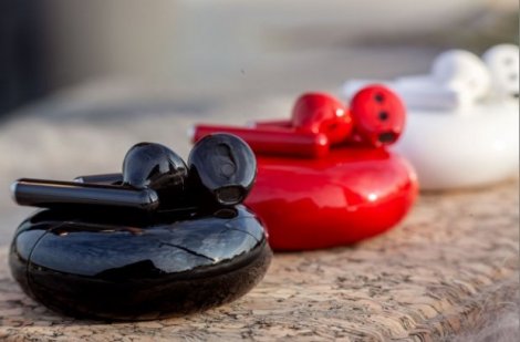 Бездротові навушники Huawei Freebuds 3 в червоному кольорі надійшли у продаж в Україні